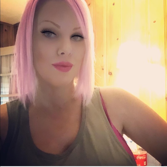 Meet your Posher, Jennifer - Picture 1 of 1